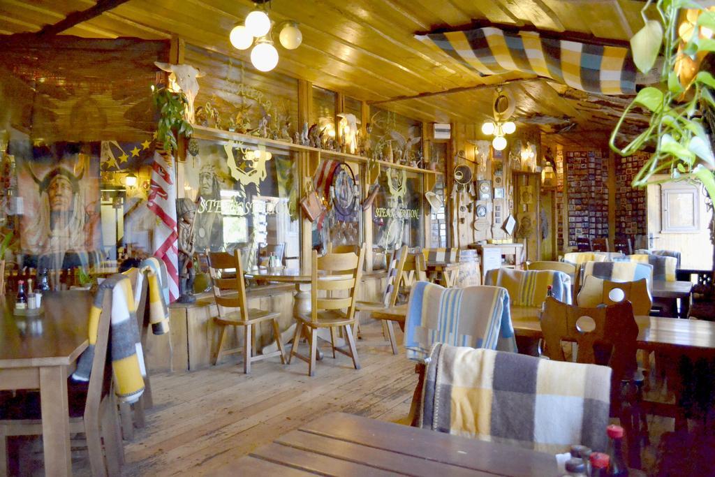 Restaurant A Penzion Steak Station Pardubice Exterior photo